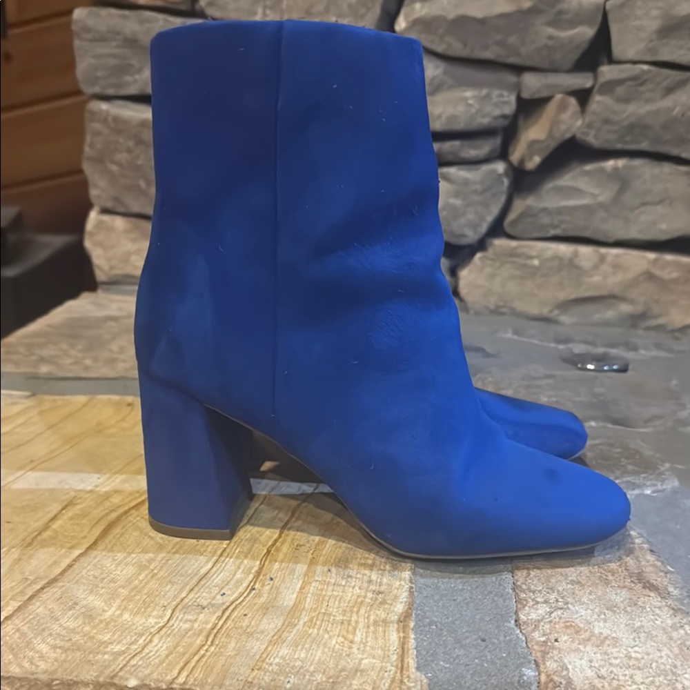 [Don’t Step on my] Blue Suede Booties, size 6